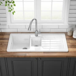 Butler & Rose Farmhouse 1.5 Bowl White Ceramic Kitchen Sink With Reversible Drainer - 1000mm X 500mm -Vado Sale Store butler and rose farmhouse 1 5 bowl ceramic sink lifestyle 2