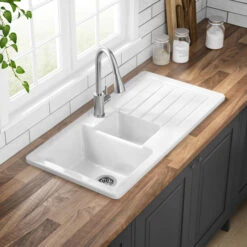 Butler & Rose Farmhouse 1.5 Bowl White Ceramic Kitchen Sink With Reversible Drainer - 1000mm X 500mm -Vado Sale Store butler and rose farmhouse 1 5 bowl ceramic sink lifestyle 3