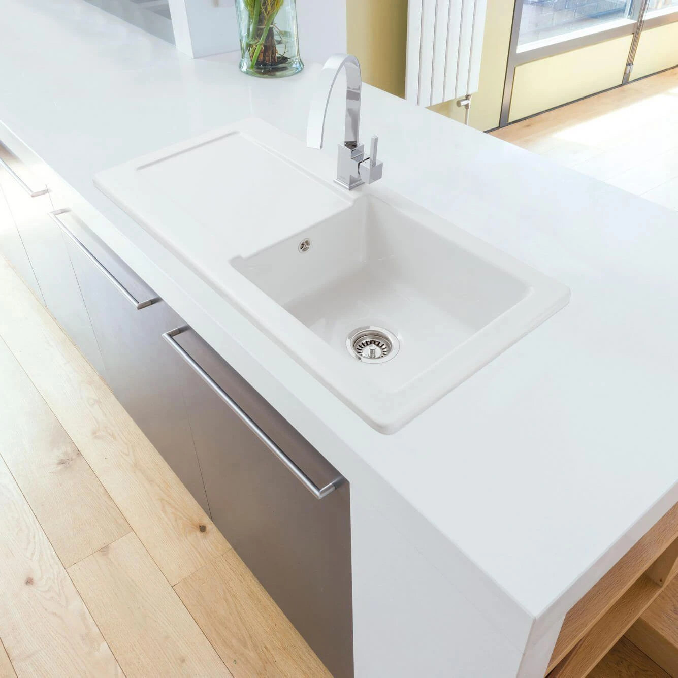 Caple Foxboro 1 Bowl White Ceramic Kitchen Sink With Reversible Drainer - 1000 X 500mm 4 Caple Foxboro 1 Bowl White Ceramic Kitchen Sink With Reversible Drainer - 1000 X 500mm - Image 2