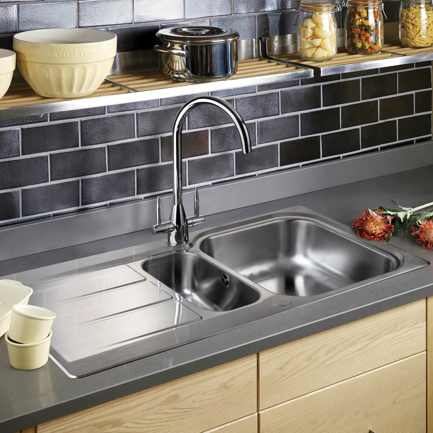 Rangemaster Glendale 1.5 Bowl Brushed Stainless Steel Sink & Waste Kit With Reversible Drainer - 950 X 508mm 4 Rangemaster Glendale 1.5 Bowl Brushed Stainless Steel Sink & Waste Kit With Reversible Drainer - 950 X 508mm - Image 2