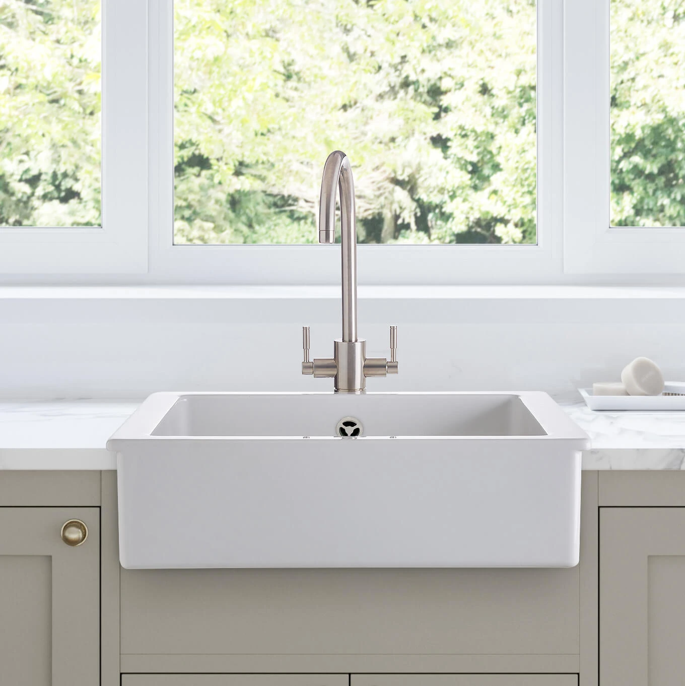Rangemaster Hartland Belfast 1 Bowl Gloss White Fireclay Ceramic Kitchen Sink & Waste - 622 X 494mm 6 Rangemaster Hartland Belfast 1 Bowl Gloss White Fireclay Ceramic Kitchen Sink & Waste - 622 X 494mm - Image 4