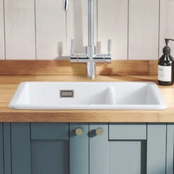 Rangemaster Rustique 1.5 Bowl Ceramic Undermount / Inset Kitchen Sink & Waste Kit - 557 X 430 Mm 8 Rangemaster Rustique 1.5 Bowl Ceramic Undermount / Inset Kitchen Sink & Waste Kit - 557 X 430 Mm -Vado Sale Store rangemaster rustique 15 bowl kitchen sink 557 430 lifestyle