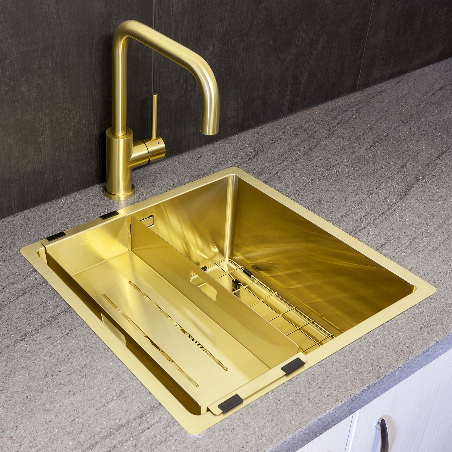 Reginox Miami 40x40 Single Bowl Gold Stainless Steel Inset / Undermount Kitchen Sink - 440 X 440mm 5 Reginox Miami 40x40 Single Bowl Gold Stainless Steel Inset / Undermount Kitchen Sink - 440 X 440mm - Image 3