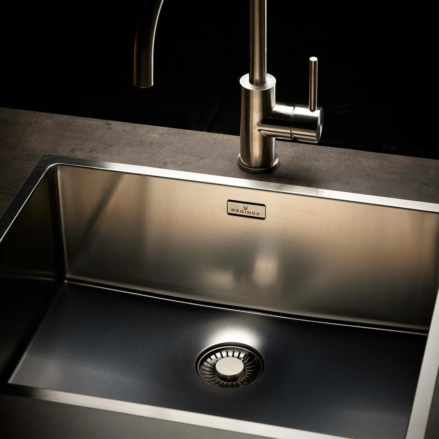 Reginox New York 1 Bowl Large Undermount Or Inset Stainless Steel Kitchen Sink & Integrated Waste - 540 X 440mm 5 Reginox New York 1 Bowl Large Undermount Or Inset Stainless Steel Kitchen Sink & Integrated Waste - 540 X 440mm - Image 3