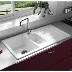 Thomas Denby Jarla 1.5 Bowl Gloss White Ceramic Kitchen Sink With Reversible Drainer - 1000 X 500mm