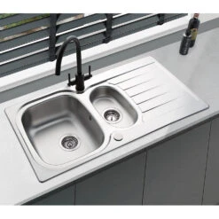 Vellamo Curva 1.5 Bowl Satin Stainless Steel Kitchen Sink & Waste With Reversible Drainer - 950 X 508mm 10 Vellamo Curva 1.5 Bowl Satin Stainless Steel Kitchen Sink & Waste With Reversible Drainer - 950 X 508mm -Vado Sale Store vellamo curva 1 bowl stainless steel sink lifestyle 3