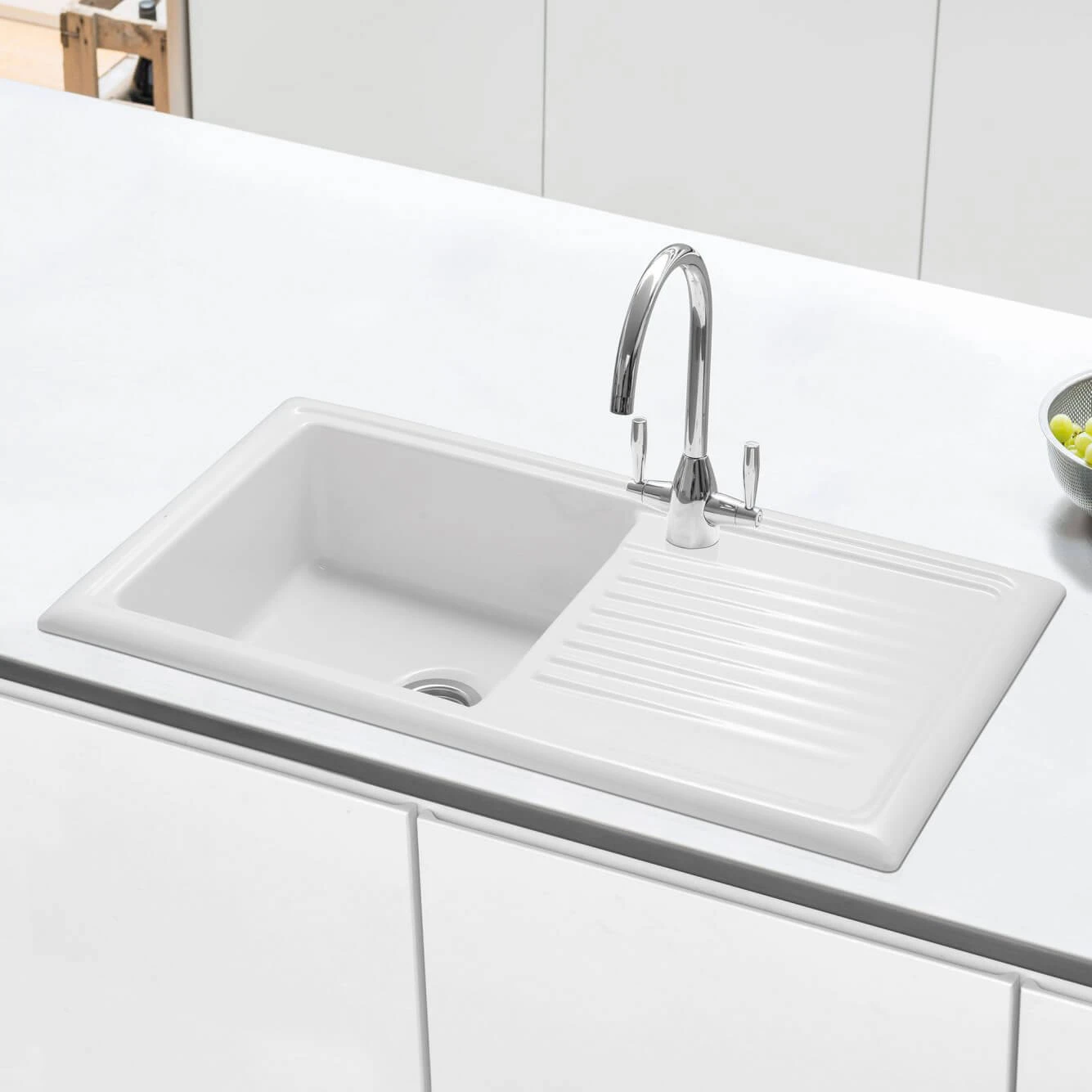 Caple Wiltshire 1 Bowl White Ceramic Kitchen Sink With Reversible Drainer - 1010 X 525mm 5 Caple Wiltshire 1 Bowl White Ceramic Kitchen Sink With Reversible Drainer - 1010 X 525mm - Image 3